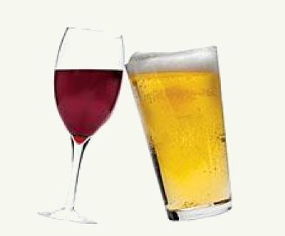 Bier en wijn proosten
